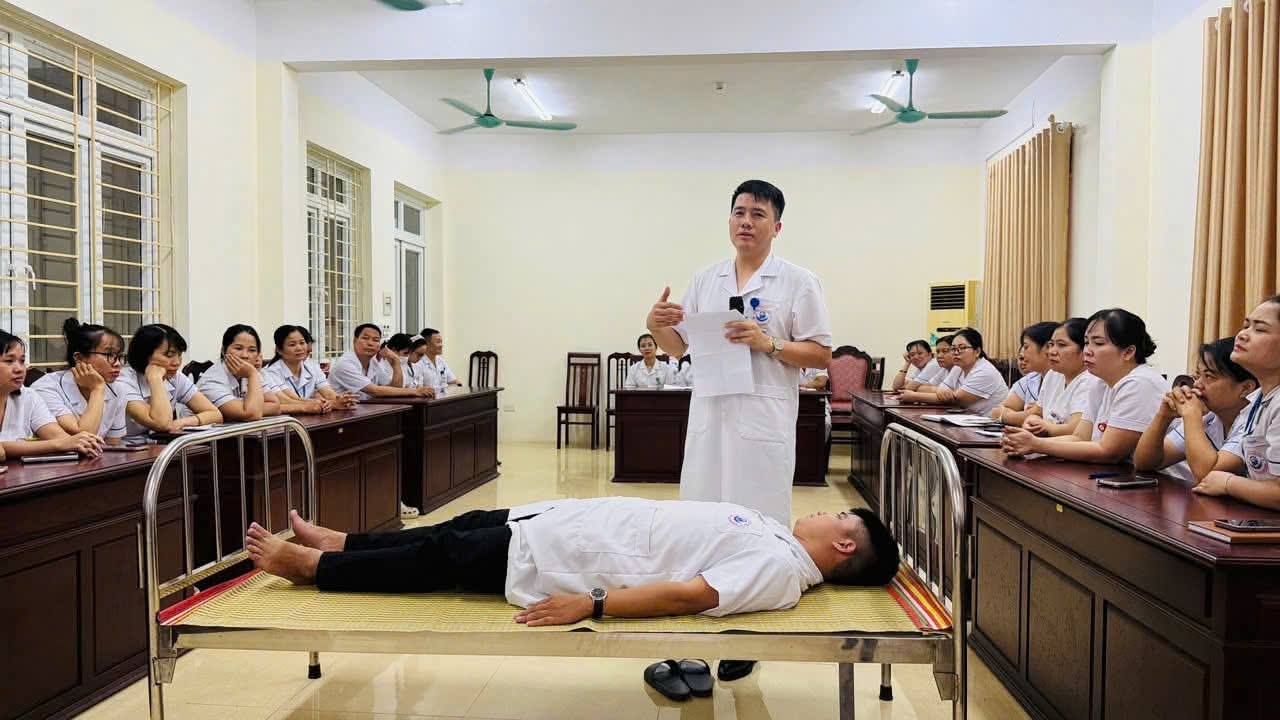 Bệnh viện Sức khỏe Tâm thần Hưng Yên: Tập huấn các quy định theo dõi, chăm sóc cá nhân và phục hồi chức năng cho người bệnh