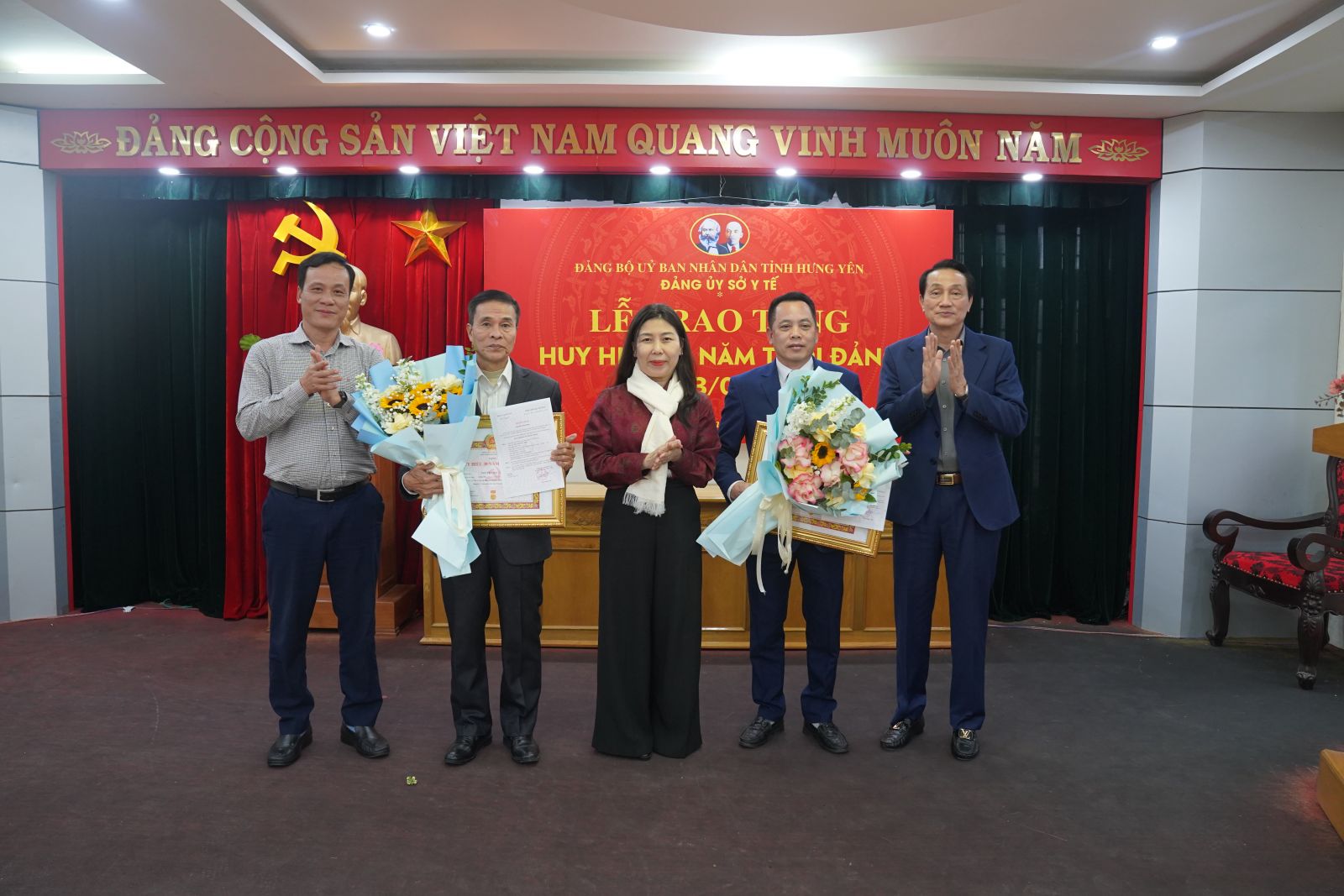 Đảng bộ Sở Y tế Hưng Yên: Trao huy hiệu 30 năm tuổi Đảng đợt 03/2/2026