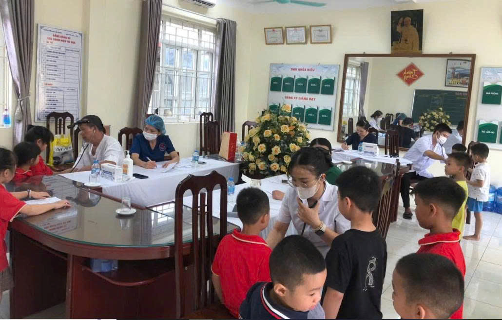 Trạm Y tế xã Văn Giang hoàn thành khám sức khoẻ cho gần 11 nghìn học sinh