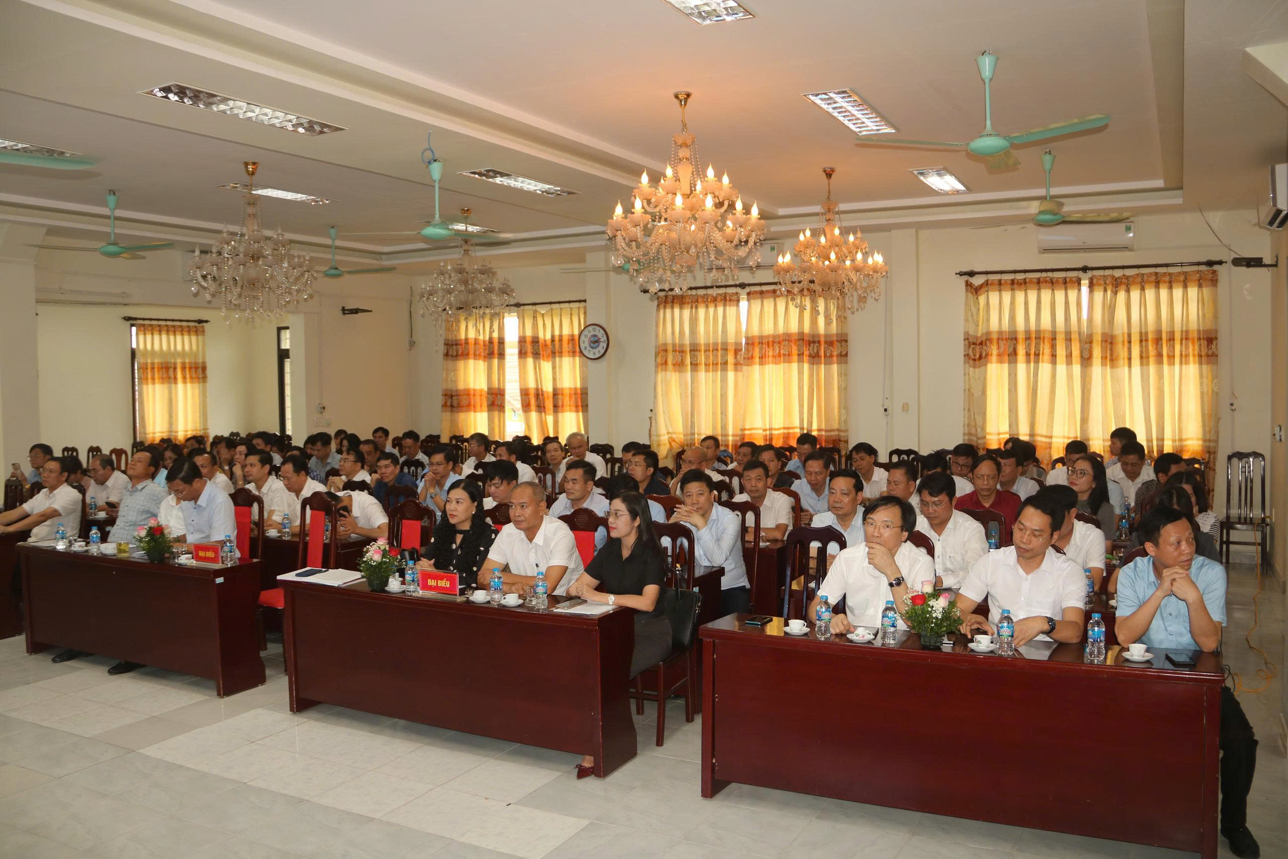 Các đại biểu tham dự Hội nghị