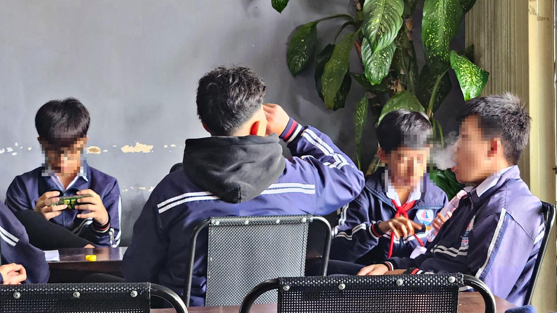 Vấn nạn thuốc lá điện tử trong học đường
