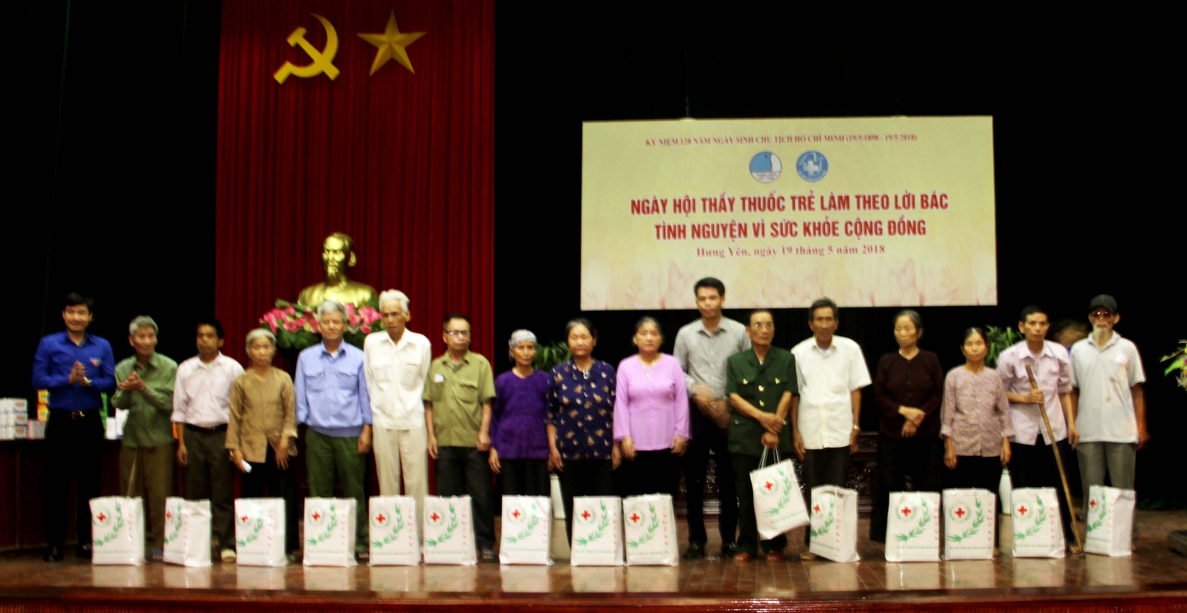   Ngày hội thầy thuốc trẻ làm theo lời Bác, tình nguyện vì sức khỏe cộng đồng” năm 2018.