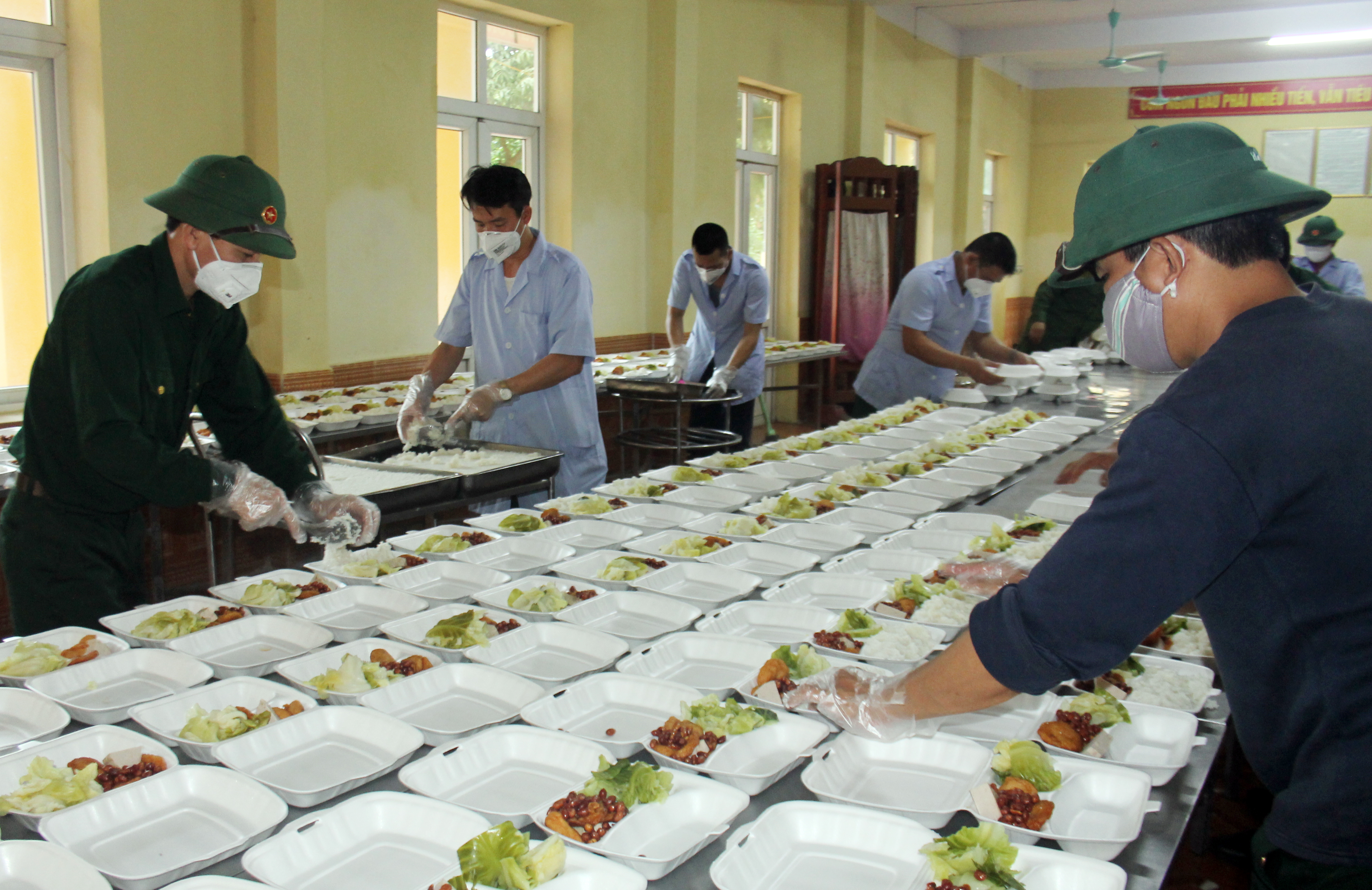   "Anh nuôi" trên trận tuyến phòng, chống dịch Covid-19